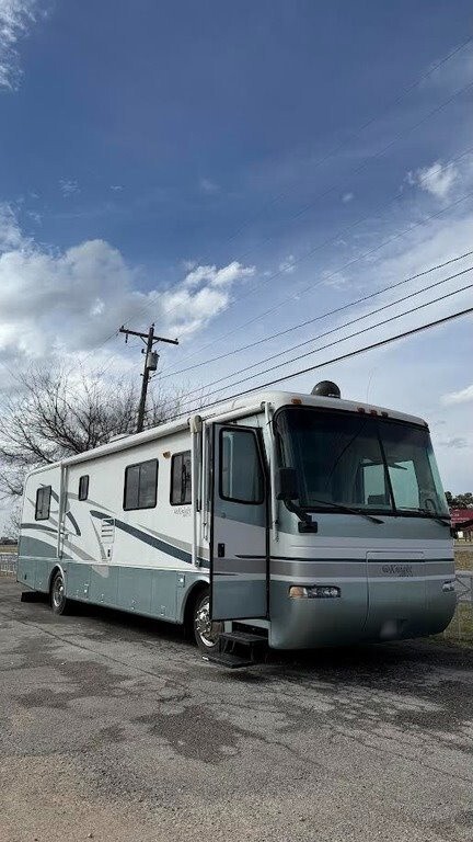 2001 Monaco Knight Motorized Class A