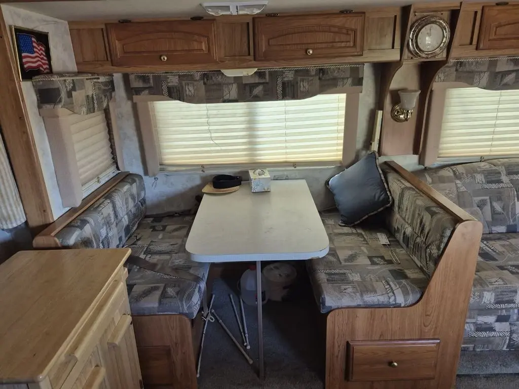 2002 Georgie Boy Landau Class A Motorhome