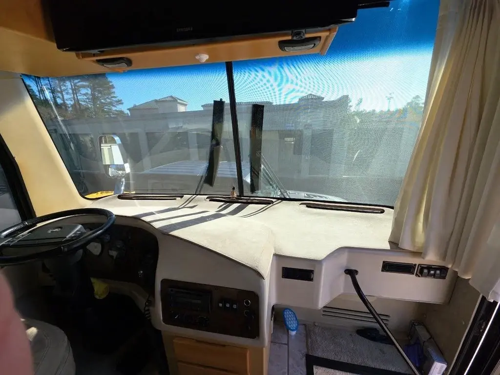 2005 Beaver Santiam Motorized Class A