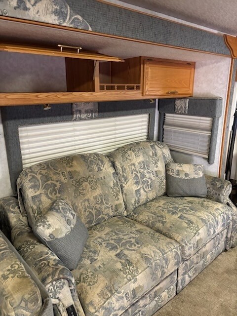 2005 Winnebago Adventurer Motorized Class A