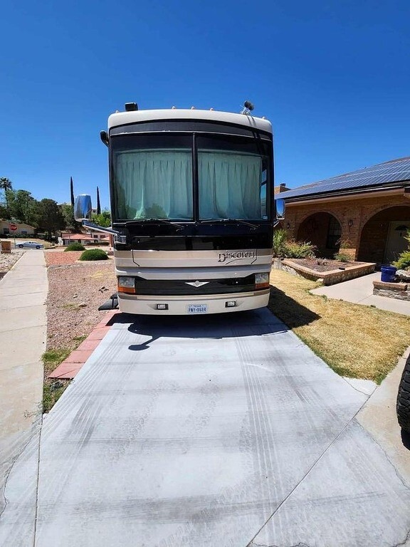 2006 Fleetwood Discovery Motorized Class A