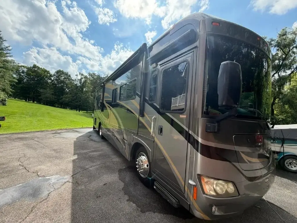 2010 Winnebago Journey Express Motorized Class A