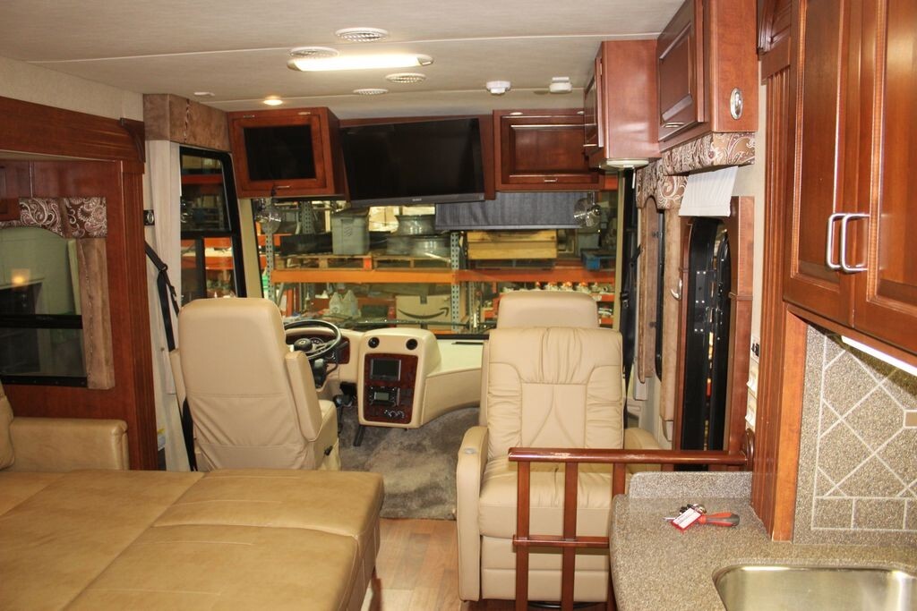 2011 Newmar Canyon Star Class A Motorhome