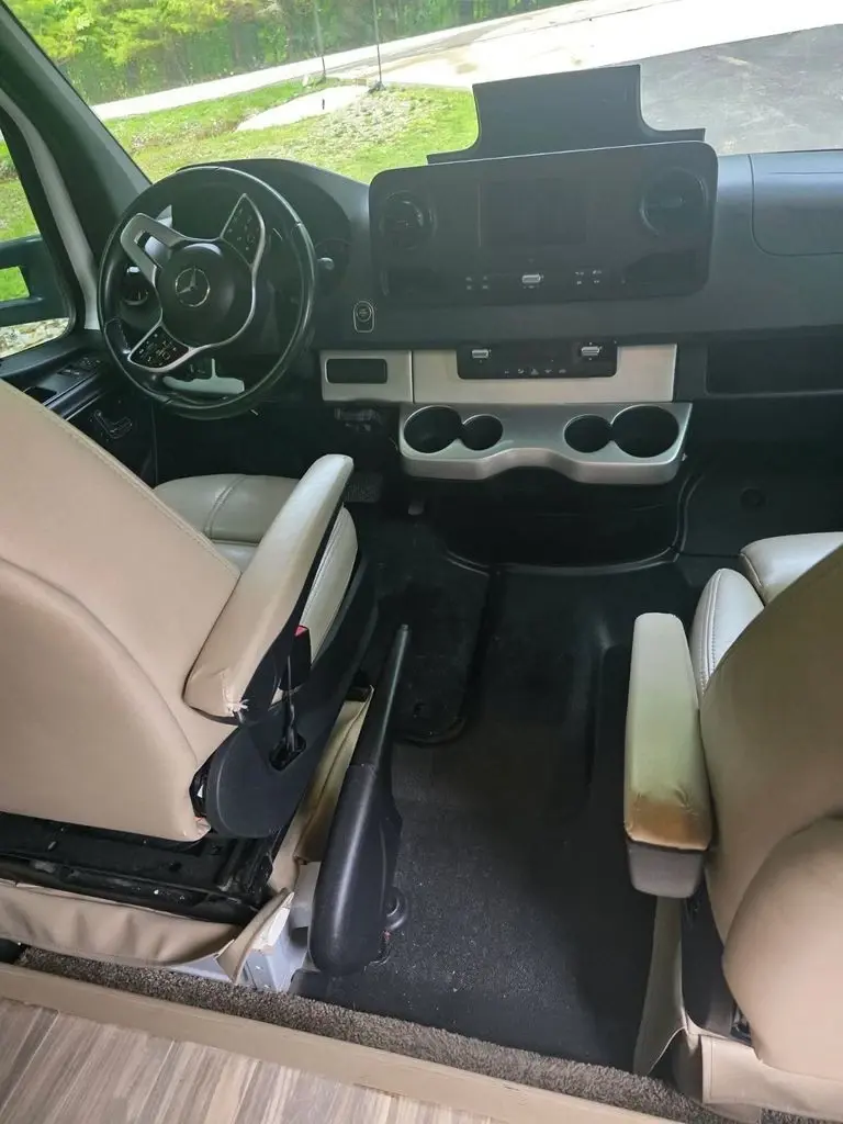 2013 Thor Motor Coach Four Winds Sprinter Class C Motorhome
