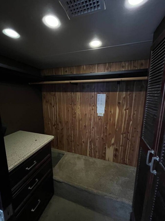 2014 American Coach American Revolution Motorized Class A