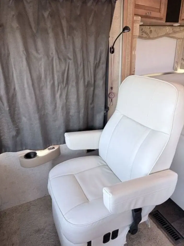 2014 Itasca Sunova Class A Motorhome