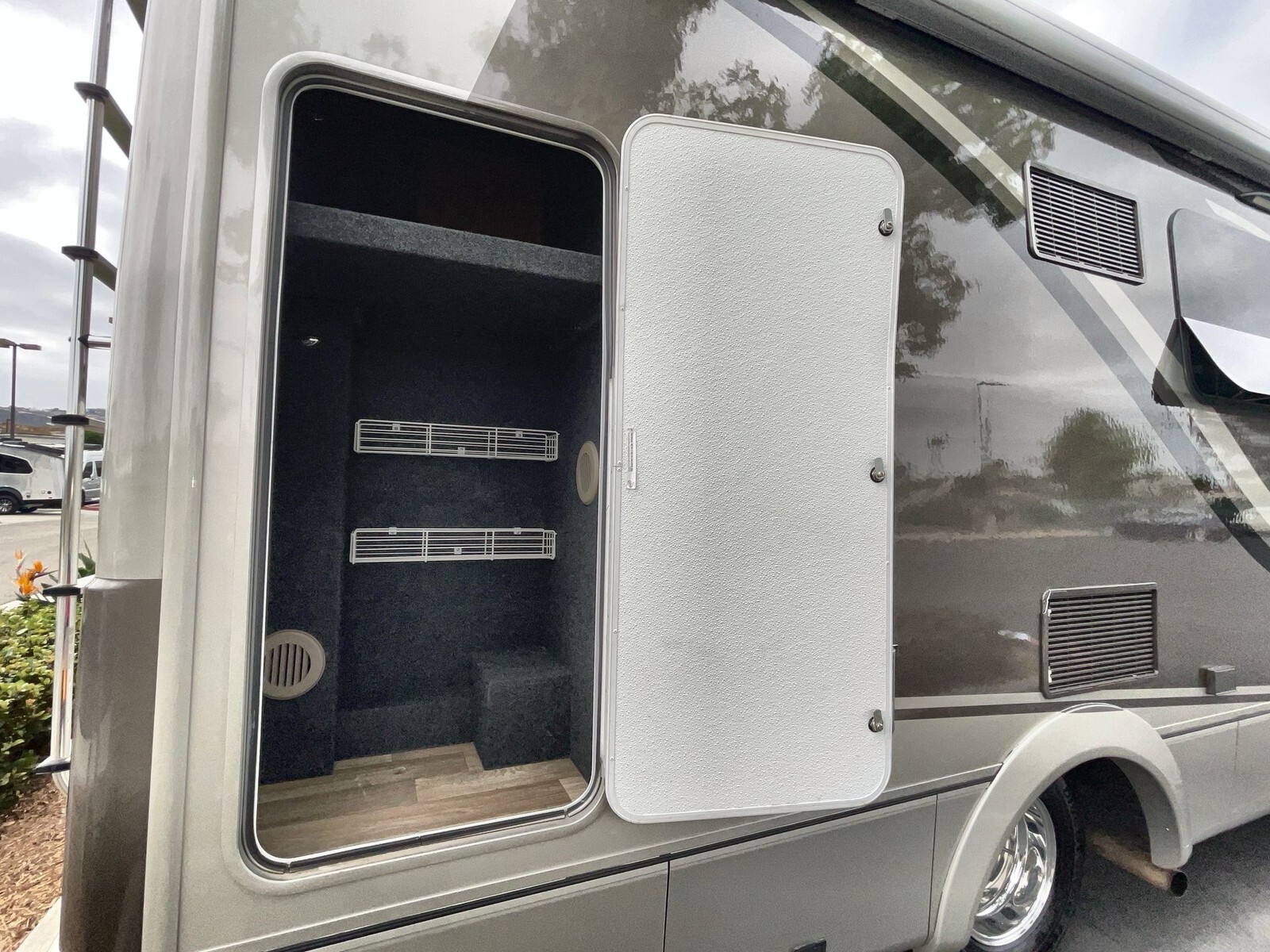2015 Leisure Travel Vans Unity