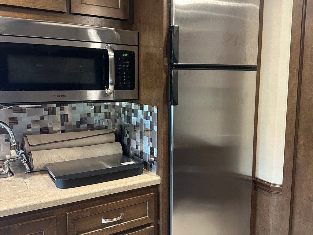 2016 Haulmark Edge Toterhome