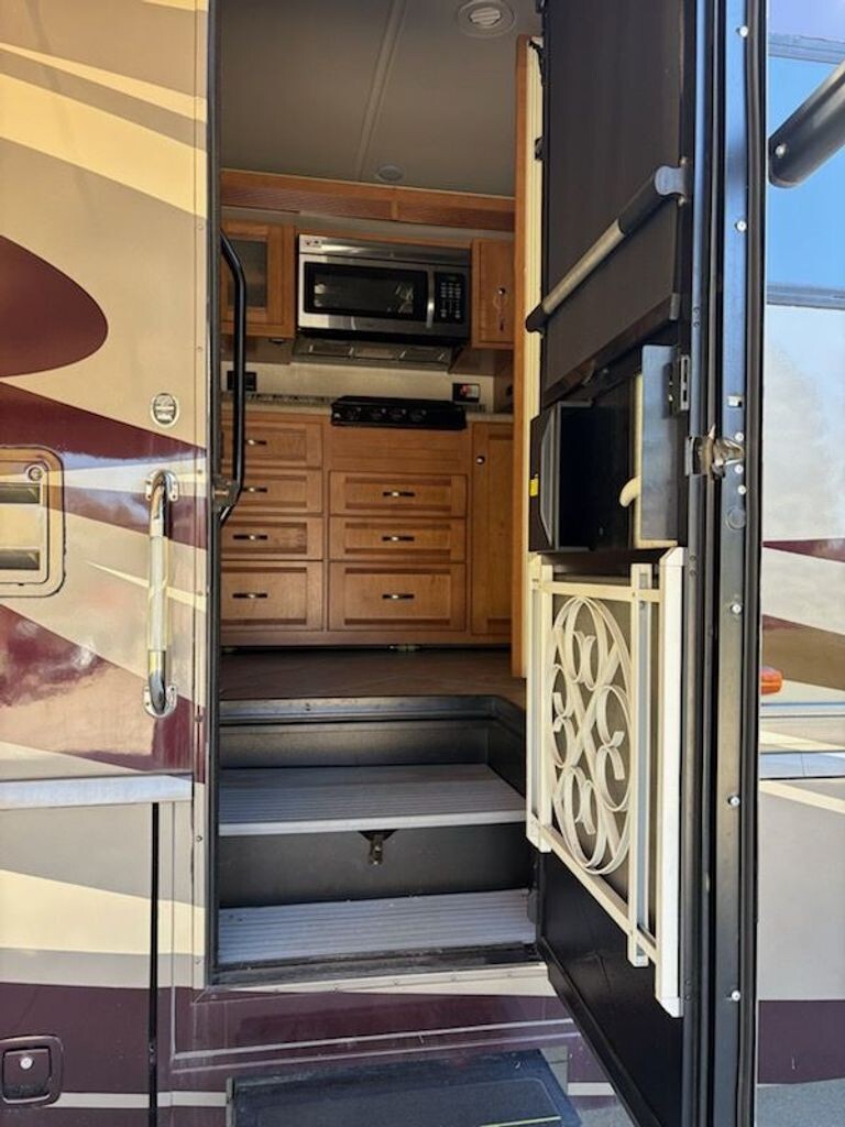 2016 Itasca Sunova Class A Motorhome