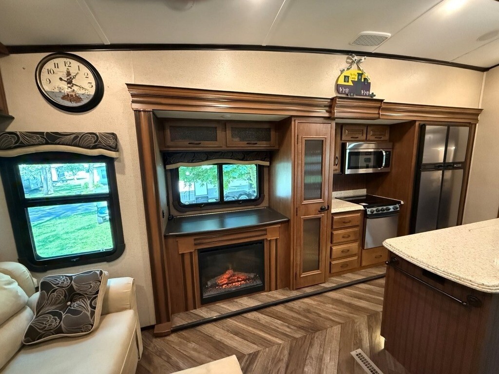 2016 Jayco North Point Fifth Wheel