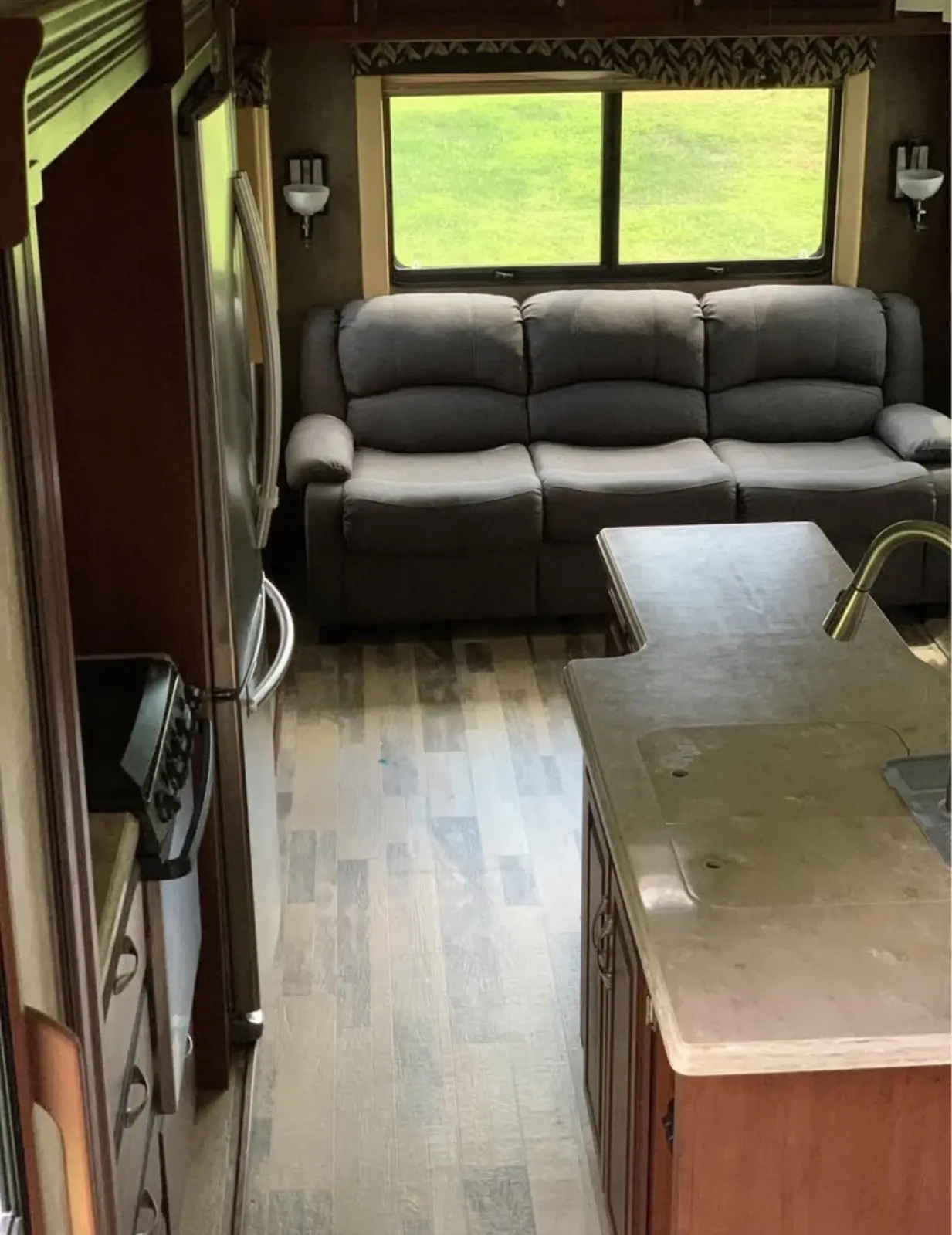 2016 Winnebago Latitude 37