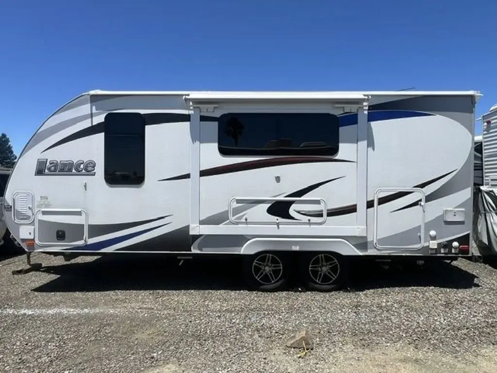 2017 Lance Travel Trailer Travel Trailer