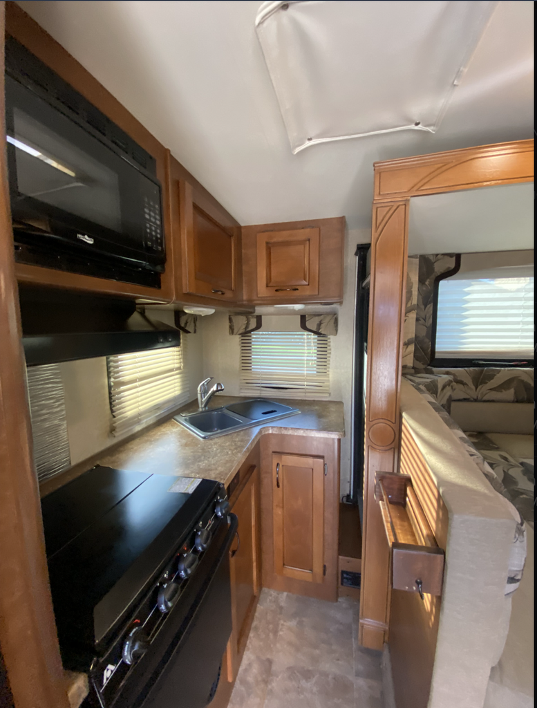 2017 Lance Travel Trailer Travel Trailer