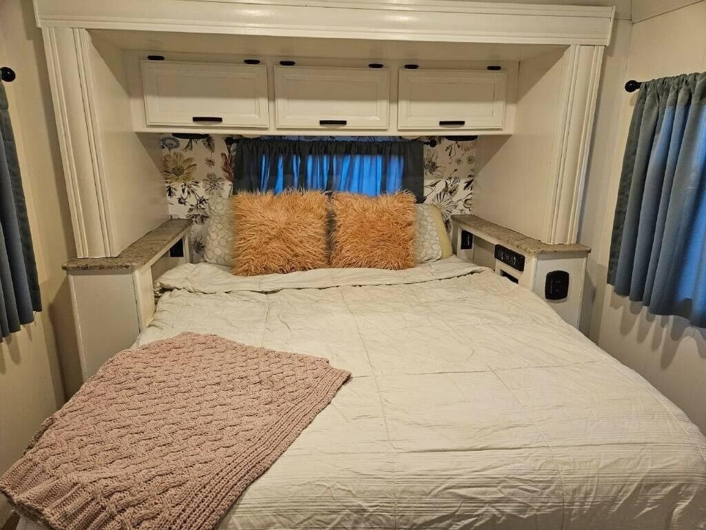 2017 Thor Motor Coach Axis RUV Motorized Class A