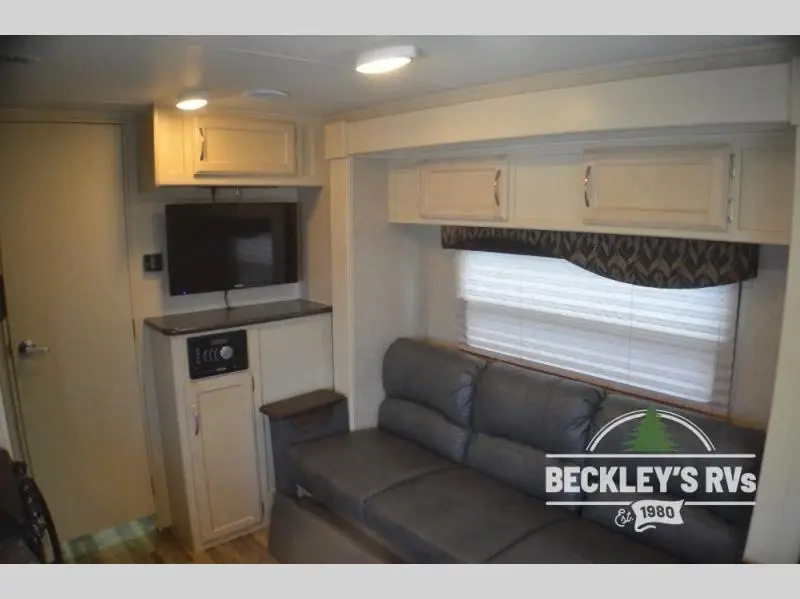 2017 Winnebago Micro Minnie Travel Trailer