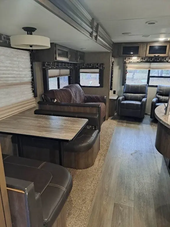 2018 Dutchmen Coleman Lantern Travel Trailer