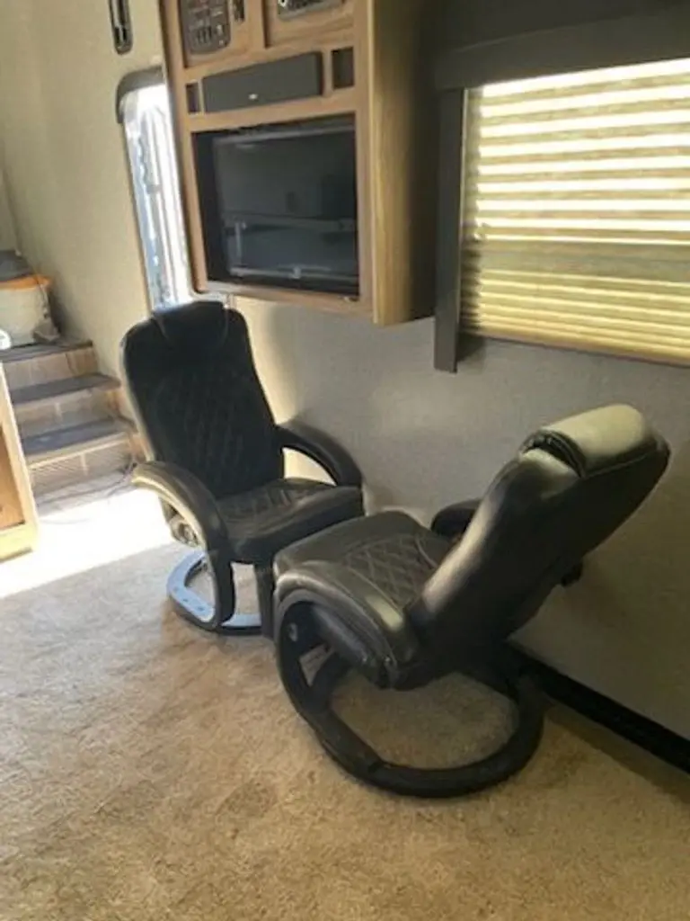2018 Dutchmen Endurance Toy Hauler