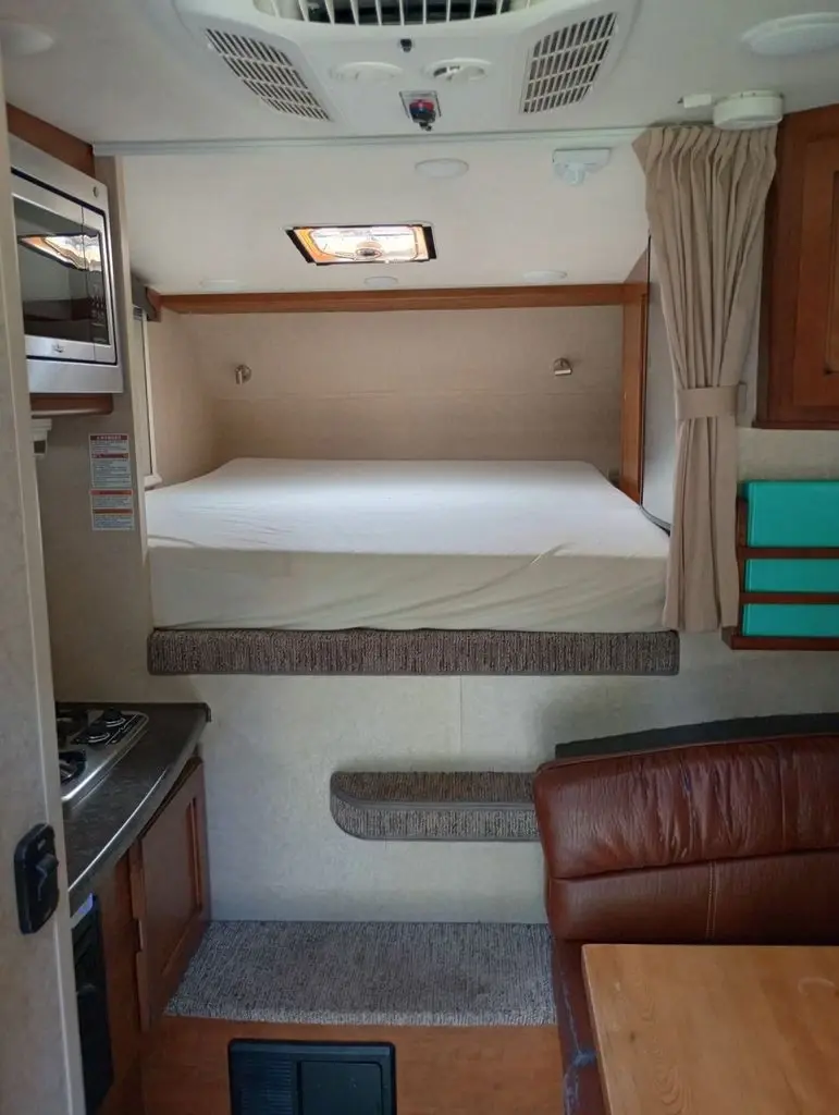 2018 Lance Truck Camper Truck Camper
