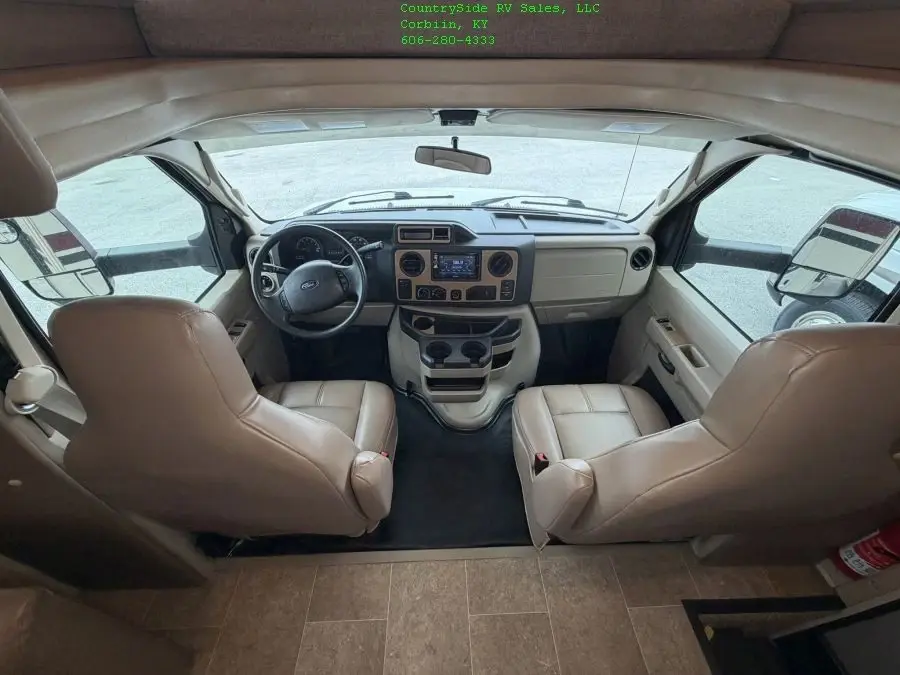 2018 Thor Chateau 31Y Class C