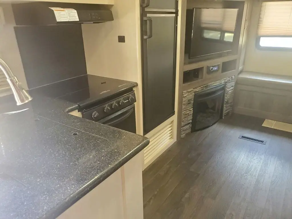2018 Winnebago Minnie Plus Fifth Wheel