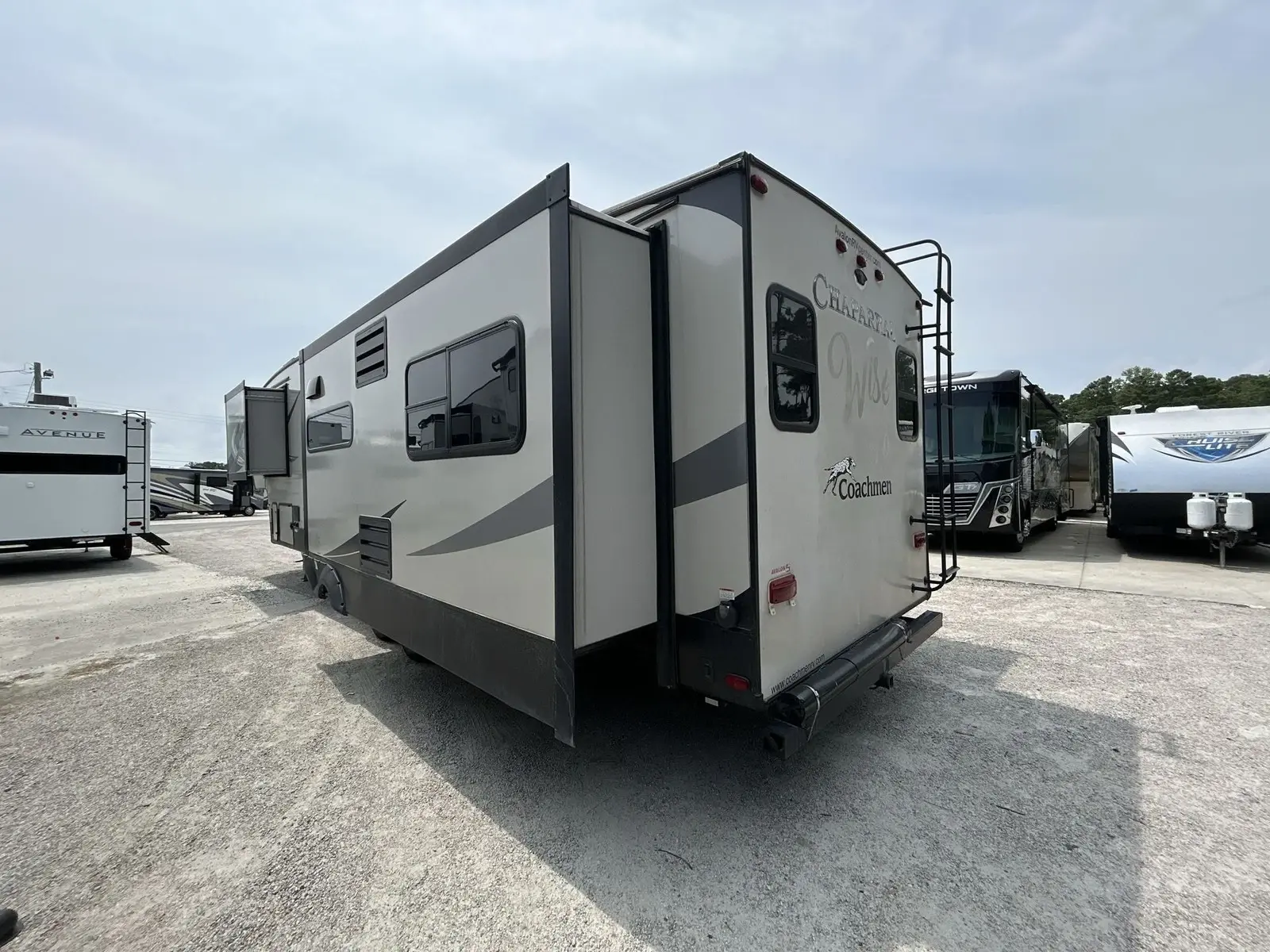 2019 Coachmen Chaparral Lite