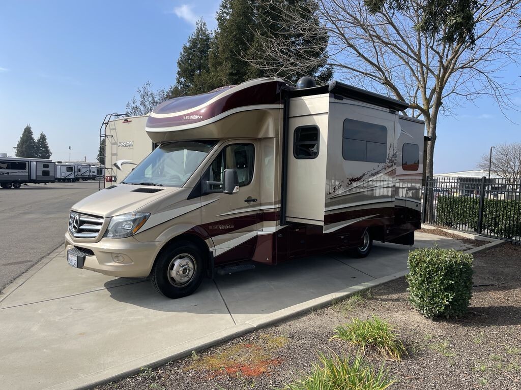 2019 Dynamax ISATA 3 SERIES