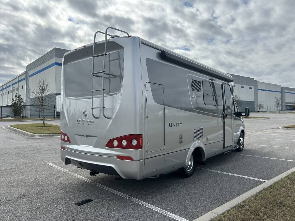2019 Leisure Travel UNITY U24MB