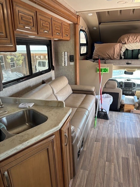 2019 Thor Motor Coach Omni Motorized Class C