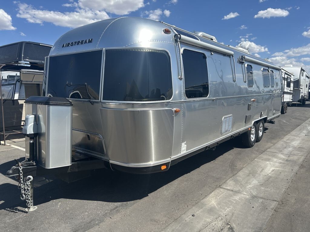 2020 Airstream 33FBQ Classic