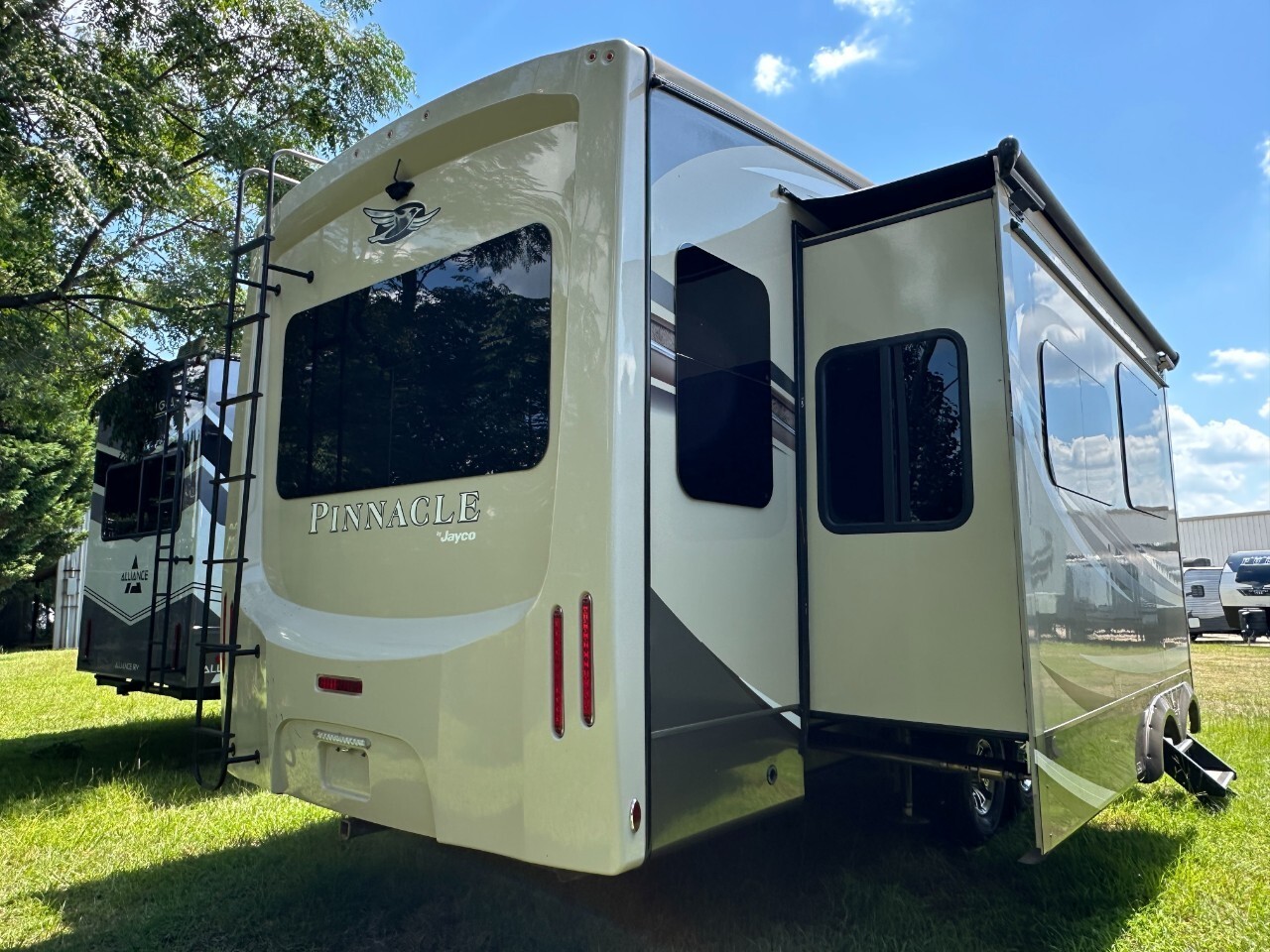 2020 Jayco Pinnacle
