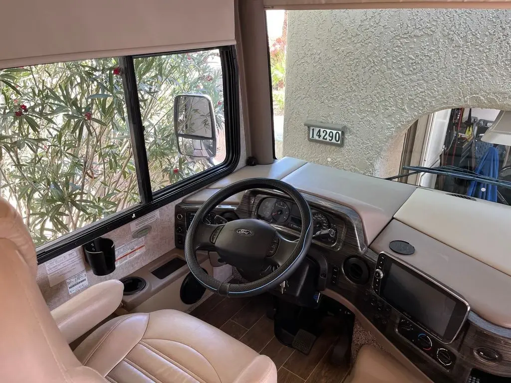 2020 Thor Motor Coach Miramar Class A Motorhome