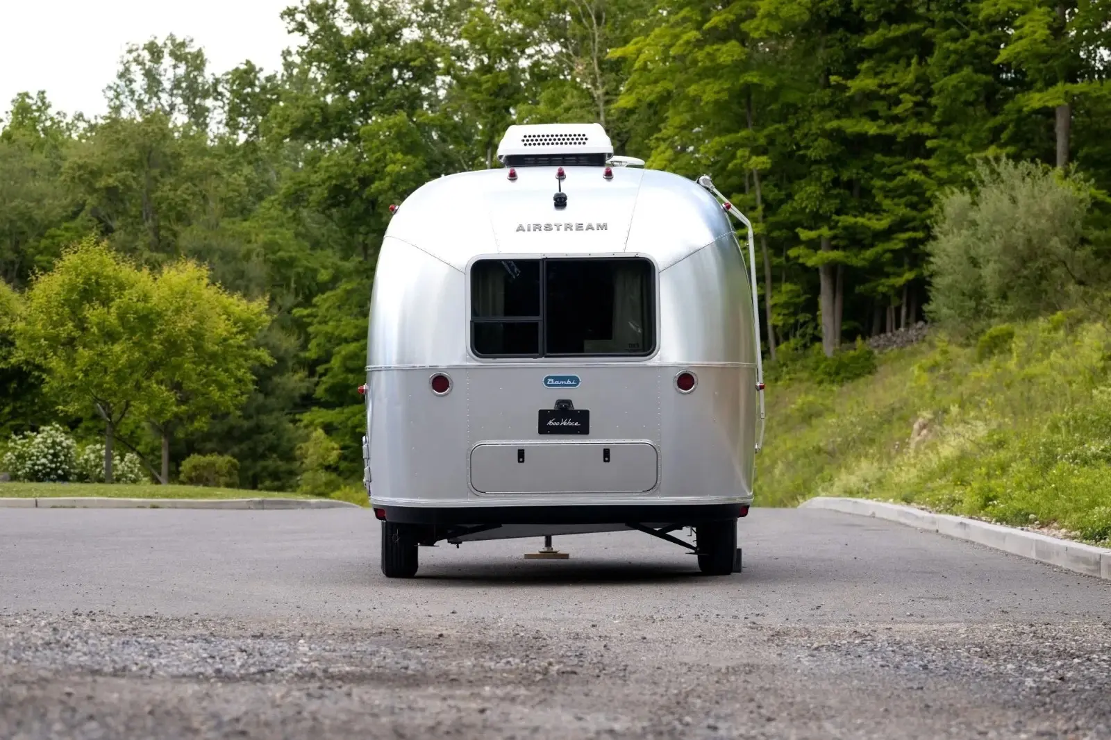 2021 Airstream Bambi 16' - Queen Bed & Zip Dee Awning