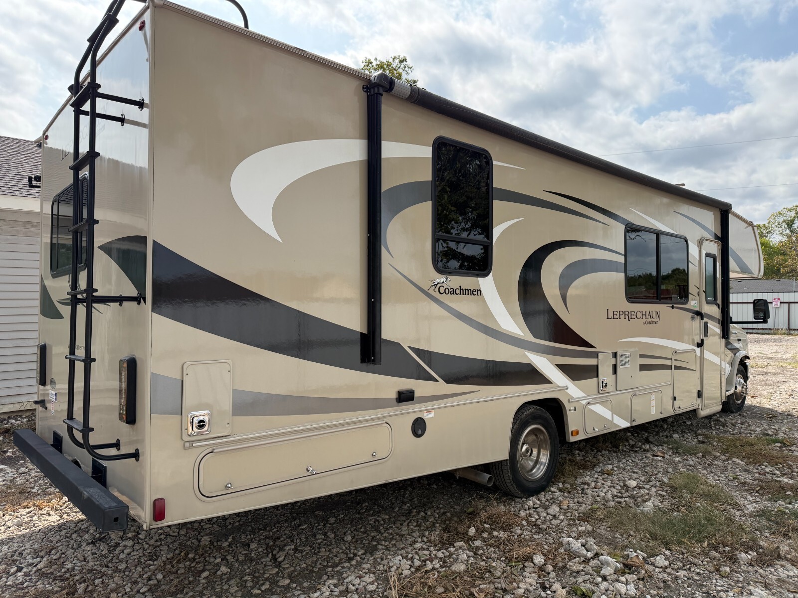 2021 Coachmen Leprechaun