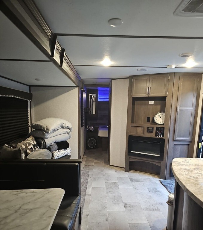 2021 Dutchmen Coleman Lantern Travel Trailer