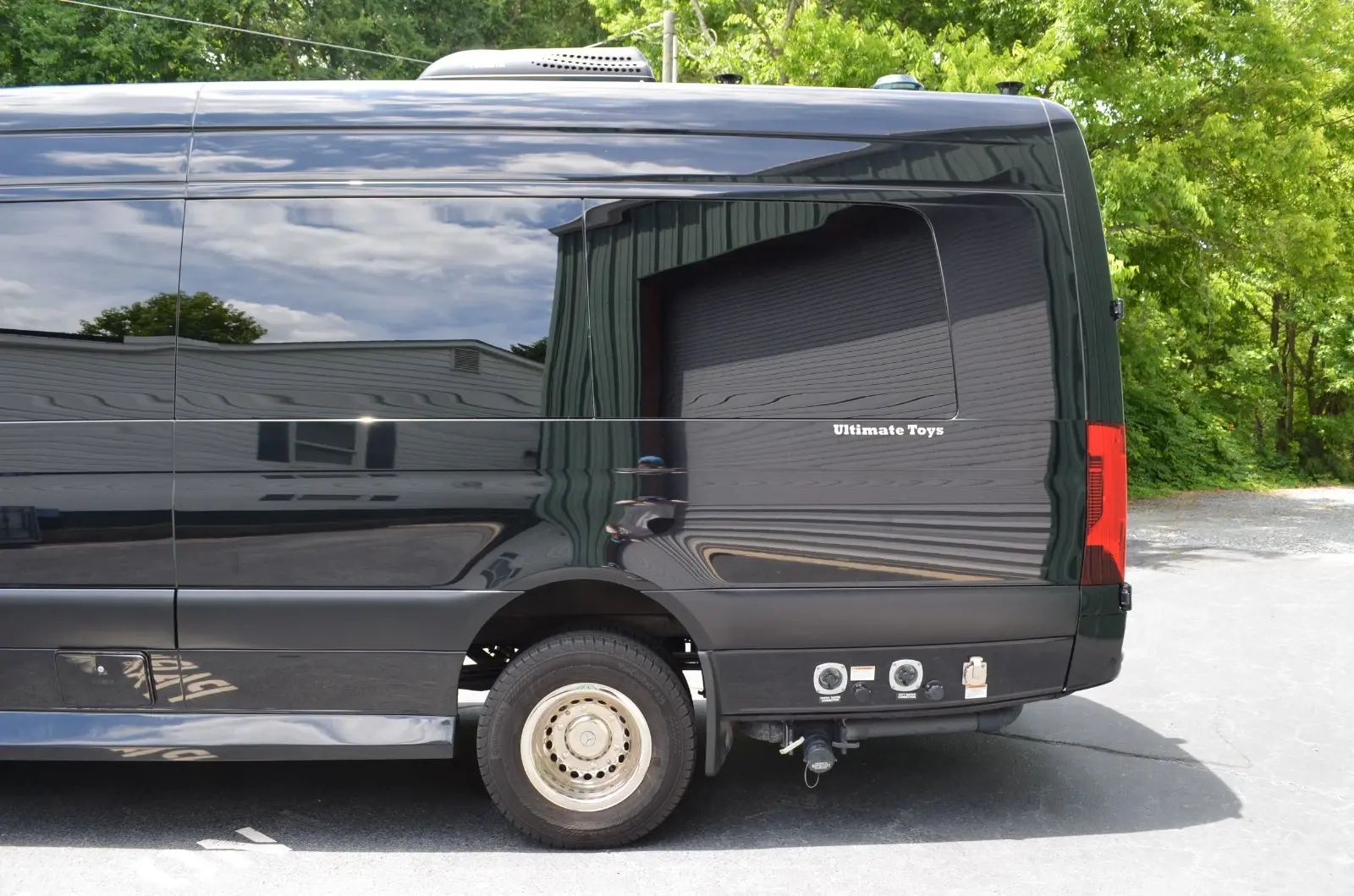 2021 Mercedes 3500 Custom Sprinter Motorized Class B