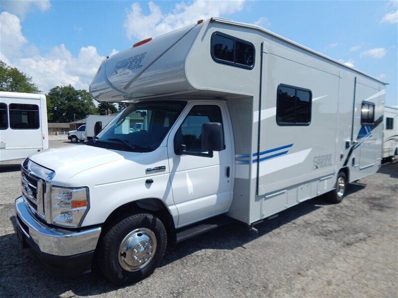 2022 White Coachmen Cross Trail