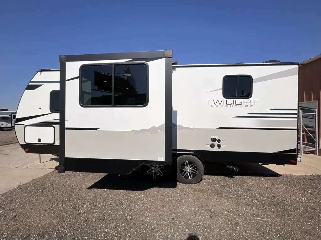 2022 Cruiser RV Twilight Signature