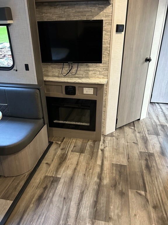 2022 Dutchmen Coleman Light Travel Trailer