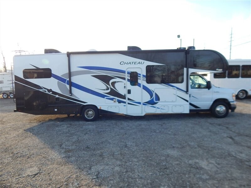 2022 White Thor Chateau