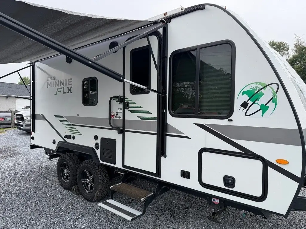 2022 Winnebago Micro Minnie FLX Travel Trailer