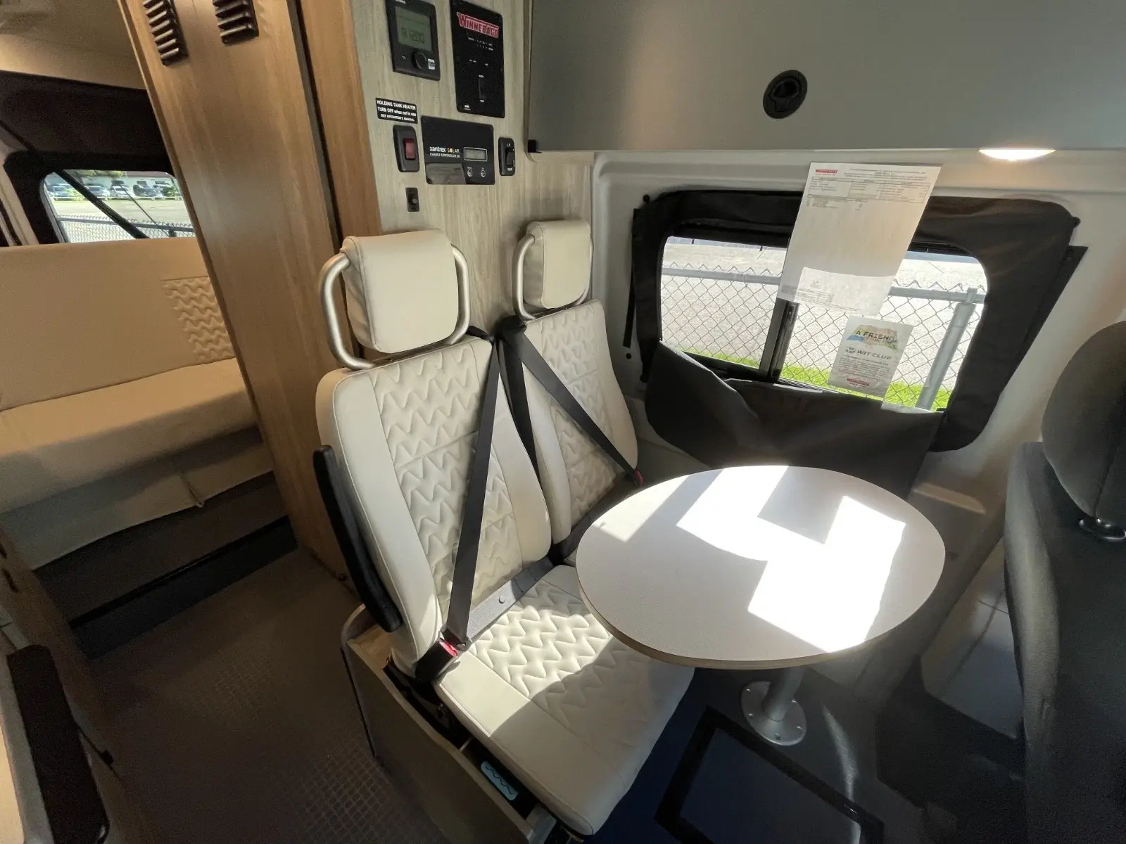 2022 Winnebago 59p