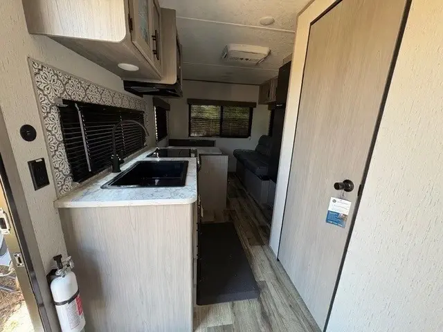 2023 Dutchmen Coleman Lantern LT Travel Trailer