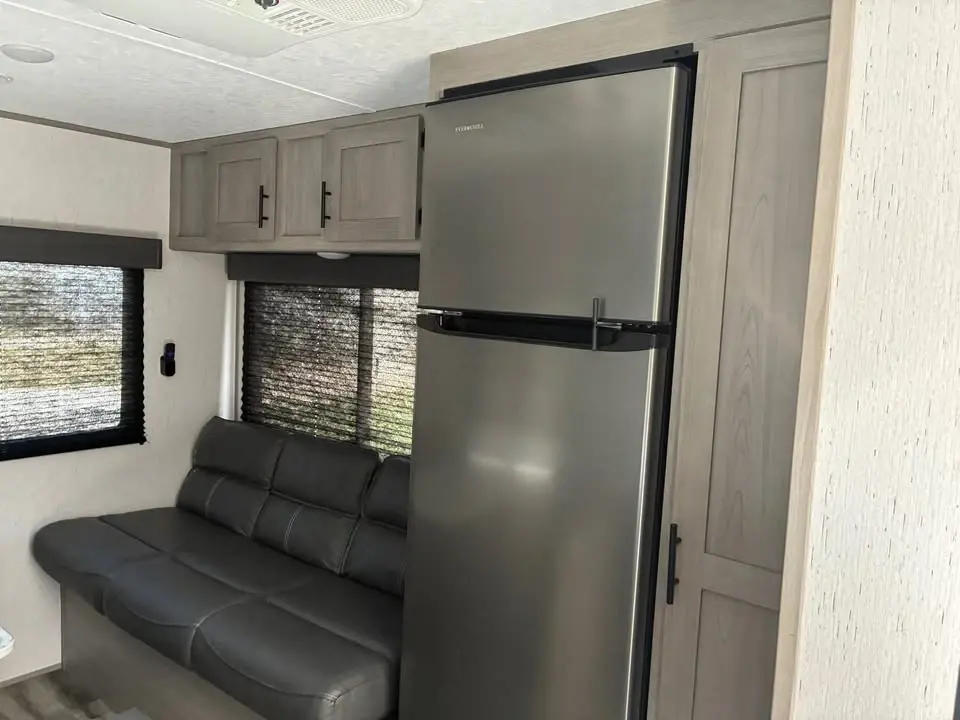 2023 Dutchmen Coleman Lantern LT Travel Trailer