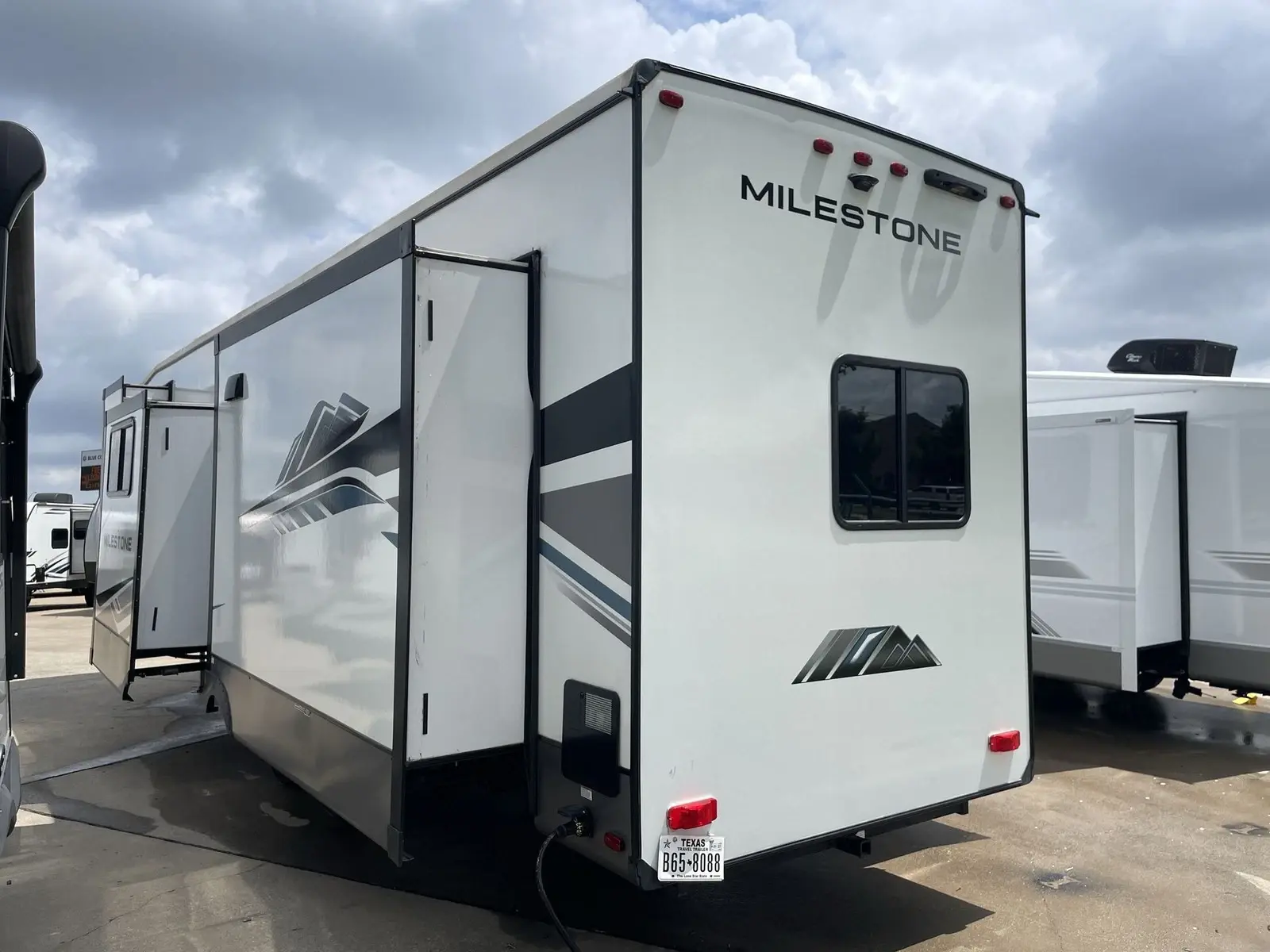 2023 Heartland Milestone
