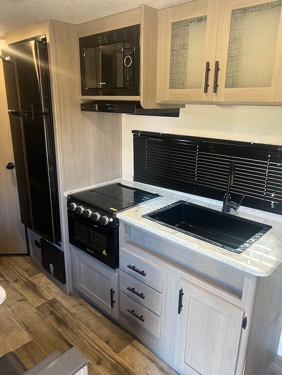 2024 Dutchmen Coleman Lantern LT Travel Trailer