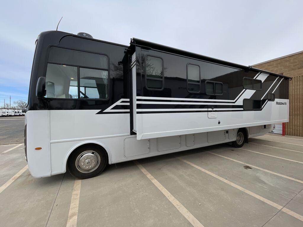 2026 Thor Motor Coach Resonate