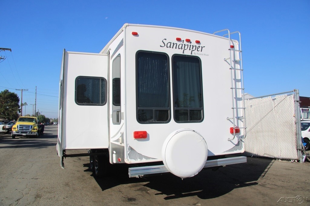 2009 Forest River Sandpiper Fifth Wheel