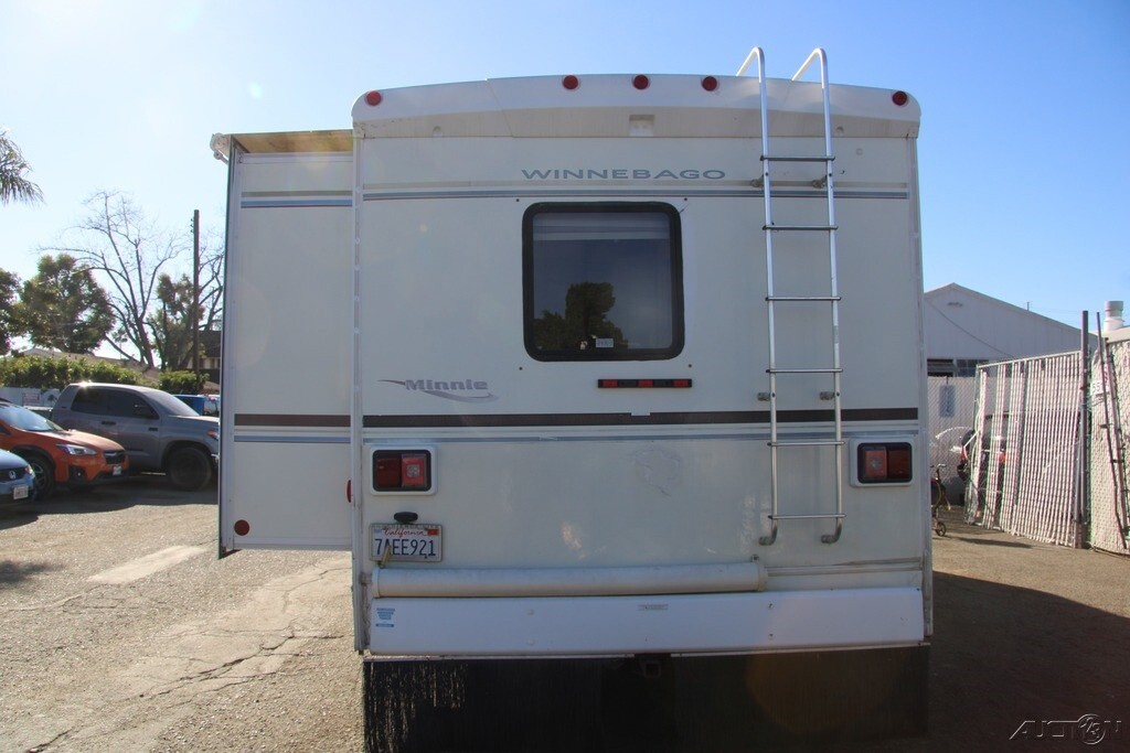 2004 Winnebago Minnie RV Motorized Class C