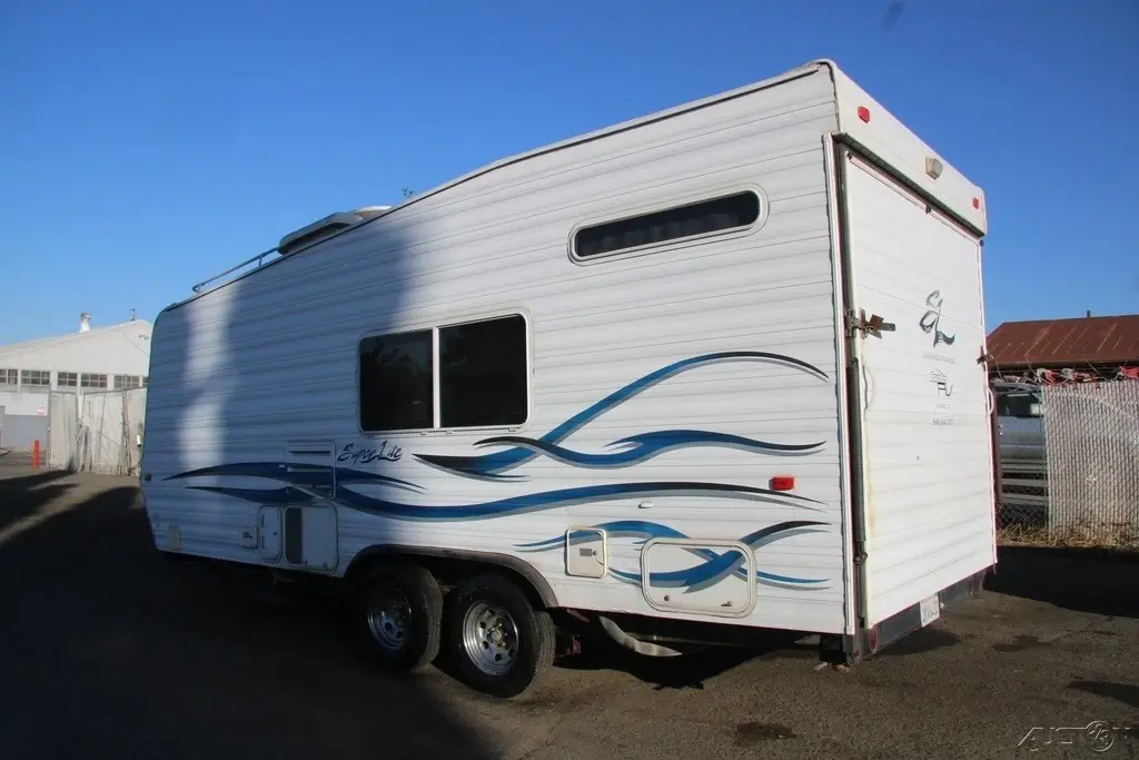 2006 Weekend Warrior Super Lite Travel Trailer Toy Hauler Toy Hauler - Travel Trailer