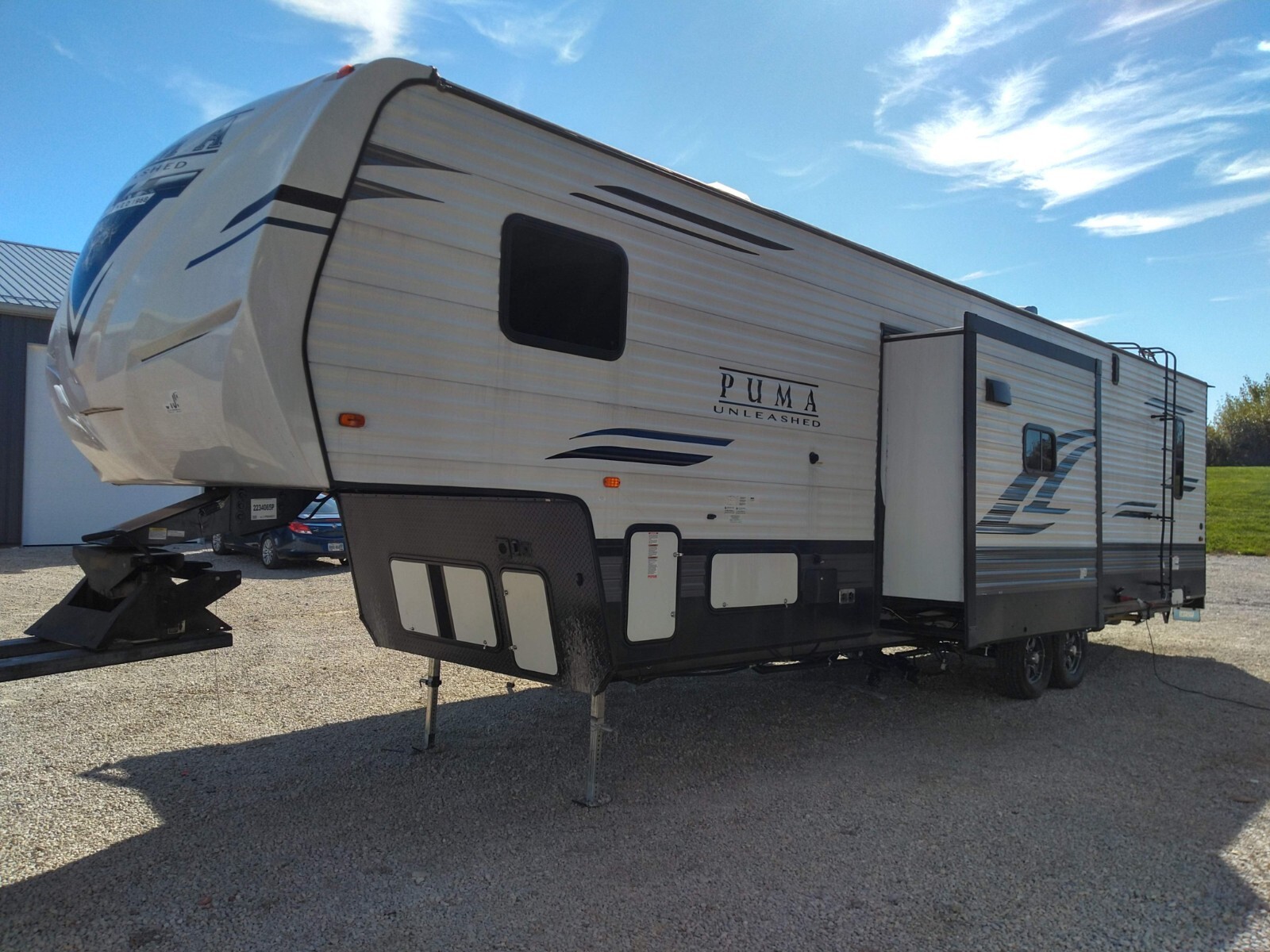 2020 White Forest River PUMA PALAMINO UNLEASHED TOY HAULER PTF 383DSS FIFTH WHEEL CAMPER
